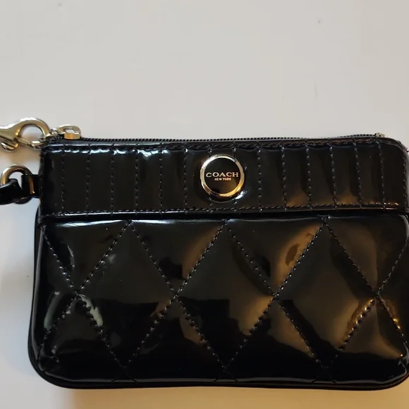 Coach Poppy Liquid Gloss Quilted Wristlet. - Picture 12 of 12